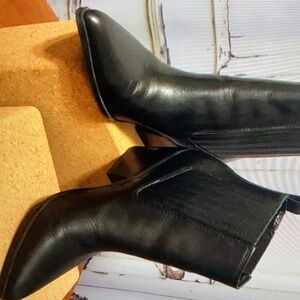 Nine West women’s Lena leather bootie